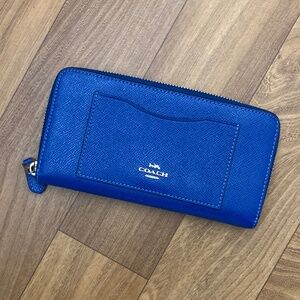 Like New - Coach Crossgrain Leather Royal Blue Accordion Zip Long Wallet F54007